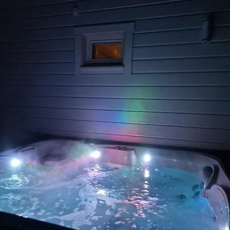 ヴィラ Aurora With Jacuzzi