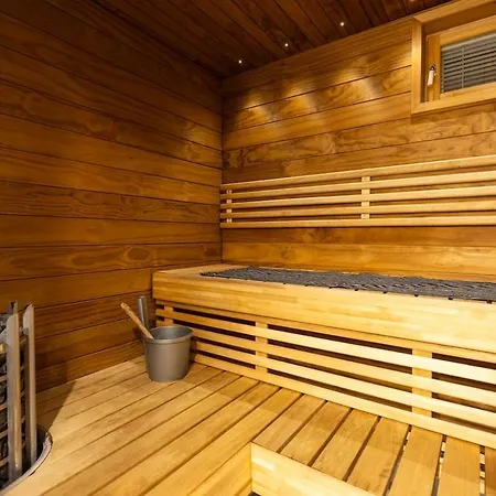 Aurora With Jacuzzi Villa Rovaniemi
