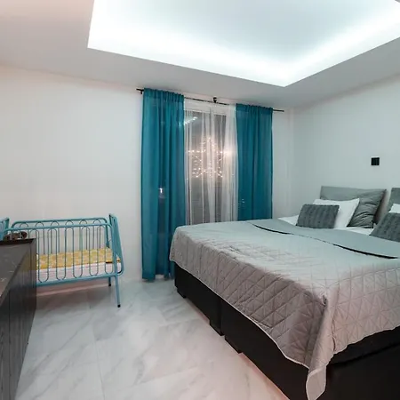 Aurora With Jacuzzi Villa